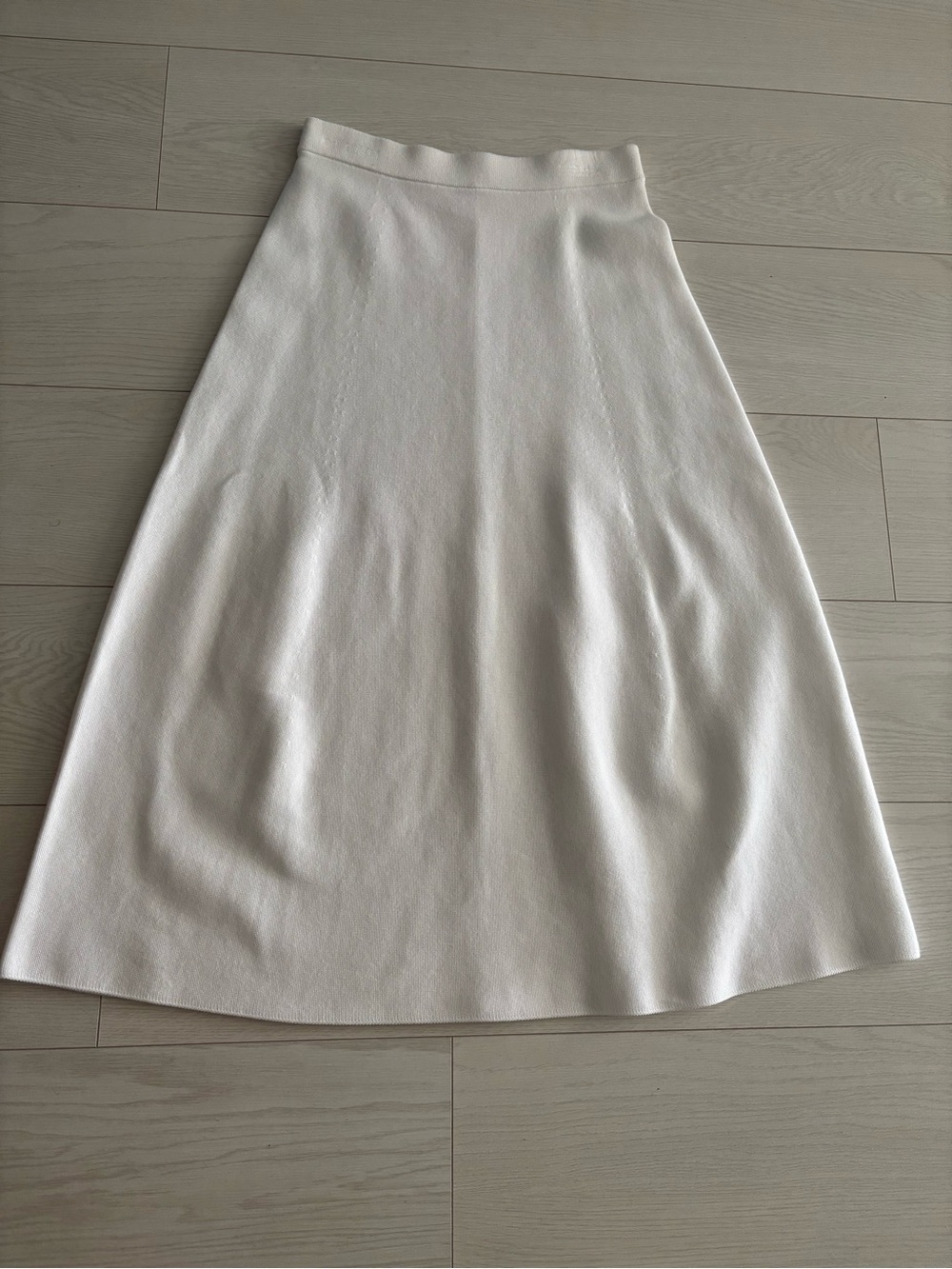 Uniqlo White A-Line Midi Skirt